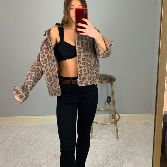 Black Ruffle Crop Top - Picture 5 of 7